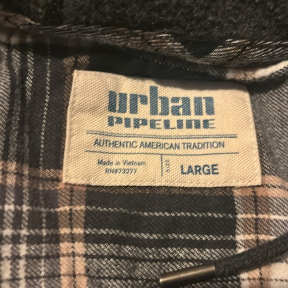 Urban pipeline flannel w/ hood - Picture 4 of 4